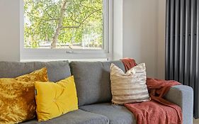 Brand New 1-Bed Flat With Free Parking